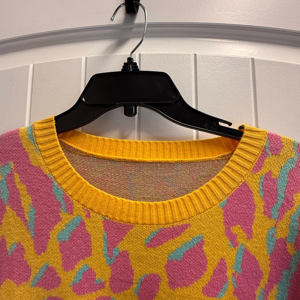 MYMO bright pink and yellow leopard print sweater size X-Large stylish like new - Picture 6 of 8